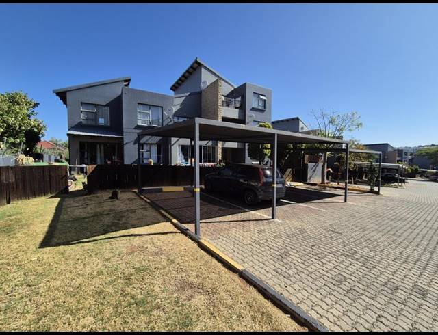 3 BEDROOM TOWNHOUSE FOR SALE IN GREENSTONE HILL